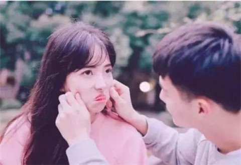 女生哭了咋哄?稳定她的情绪是关键 女生哭了咋哄?稳定她的情绪是关键第4张